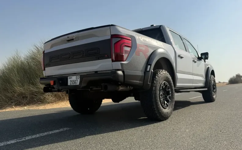 الأداء: محرك خارق يولد الإثارة في كل ضغطة دواسة