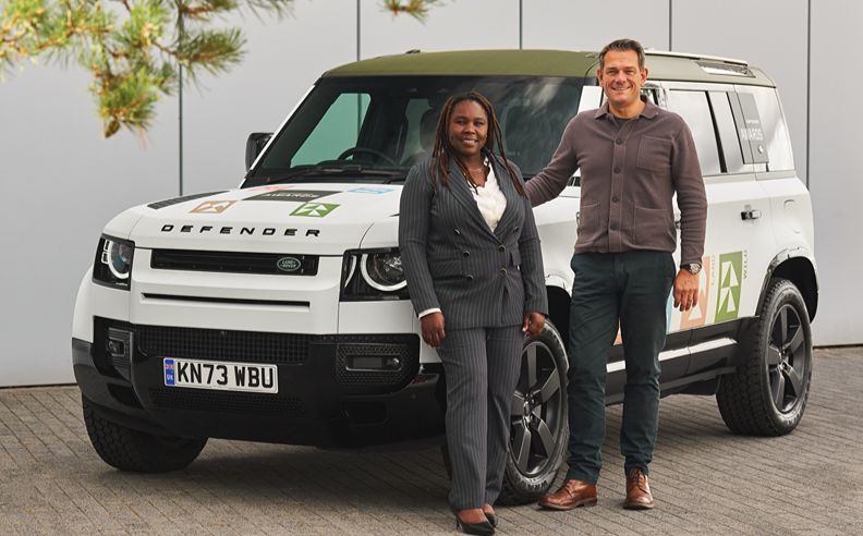 دعم ديفندر للمشاريع البيئية والإنسانية