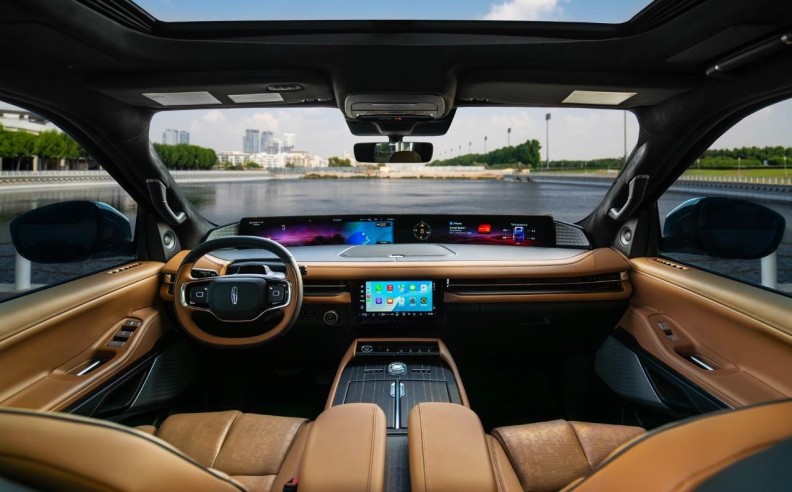 Luxury, Technology, and Performance Inside the Navigator