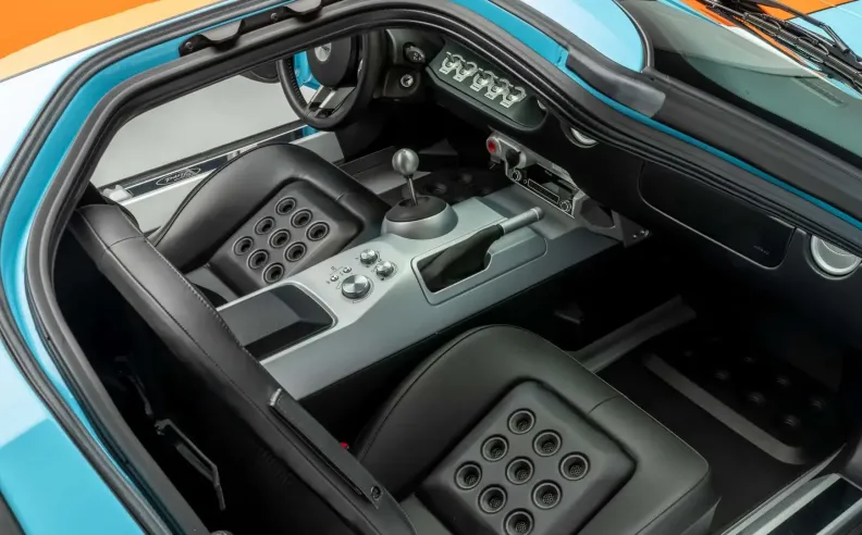 قوة الأسطورة تحت الغطاء