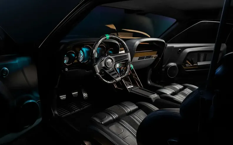 مقصورة داخلية تجمع الكلاسيكية والتقنية