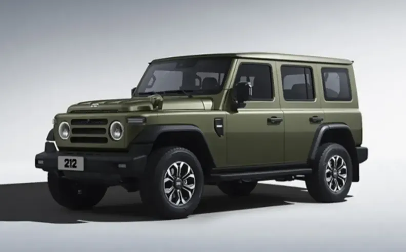 تصميم خارجي متين بروح عسكرية