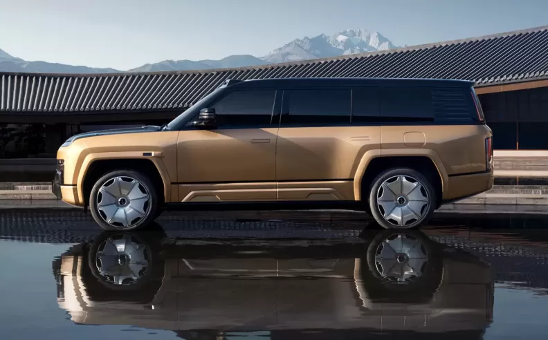 Yangwang U8L: More Room, More Luxury