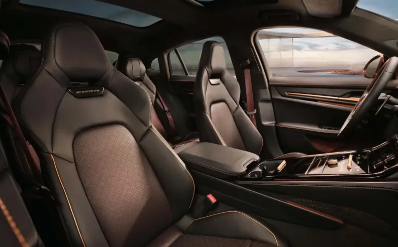 حفل خاص بين مقاعد الصف الثاني