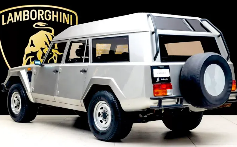 أصل الحكاية: كيف تحوّلت LM002 إلى واجن فاخرة؟