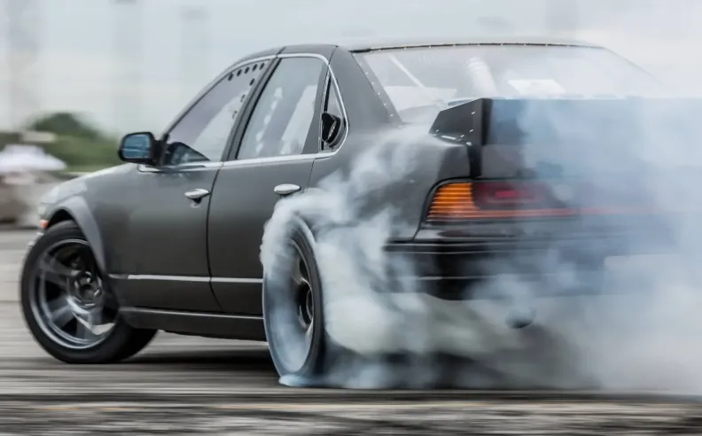 رابعاً: ملصقات وإكسسوارات تمسّ الخصوصية أو النظام العام