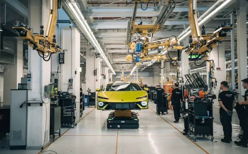 من داخل المصنع: حيث تُصنع الأساطير