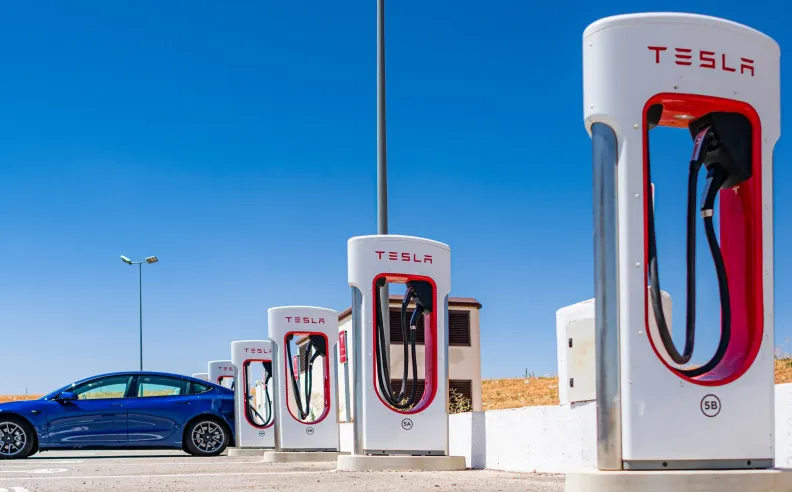 كيفية عمل شاحن تسلا السريع Supercharger