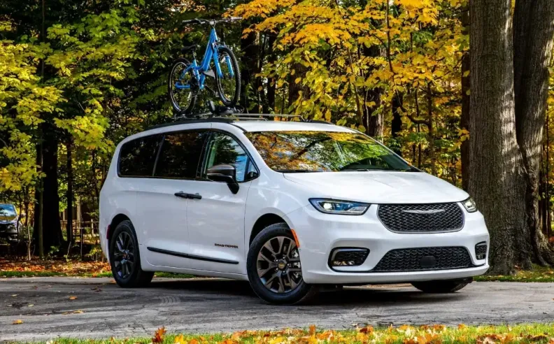 كرايسلر باسيفيكا PHEV: الأفضل للعائلات الكبيرة