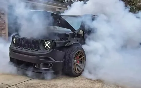 سيارة جيب رينيجيد بمحرك هيمي V8: مشروع تعديل مجنون يتحدى كل المنطق