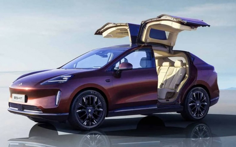 جي آيه سي هيبتك HT: التصميم المستقبلي والأبواب المجنحة