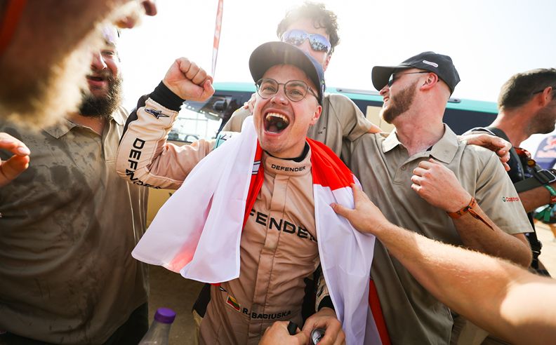 إنجازات الفريق ونتائج المنافسات