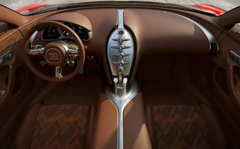 المقصورة الداخلية: عندما تلتقي صناعة السيارات بالساعات الفاخرة