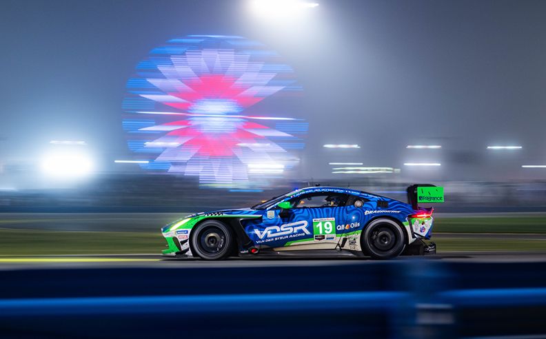 Aston Martin Battles for GTD Victory at Daytona