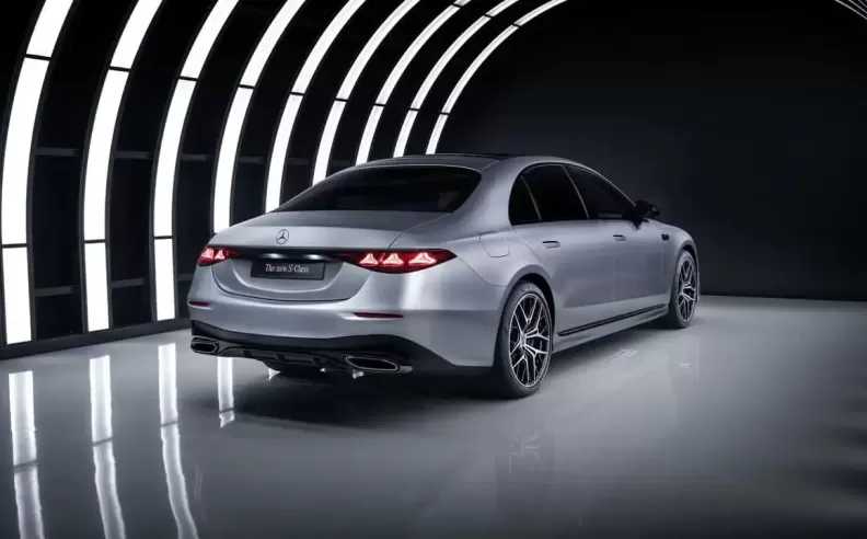 Why Did Mercedes Choose a Flat Plane V8?