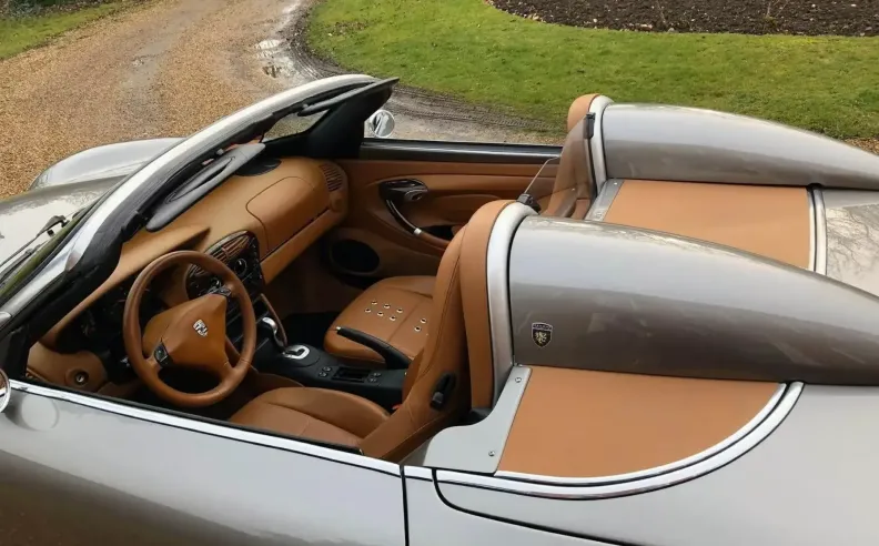 المقصورة الداخلية: فخامة عصرية بلمسة بيبيتا