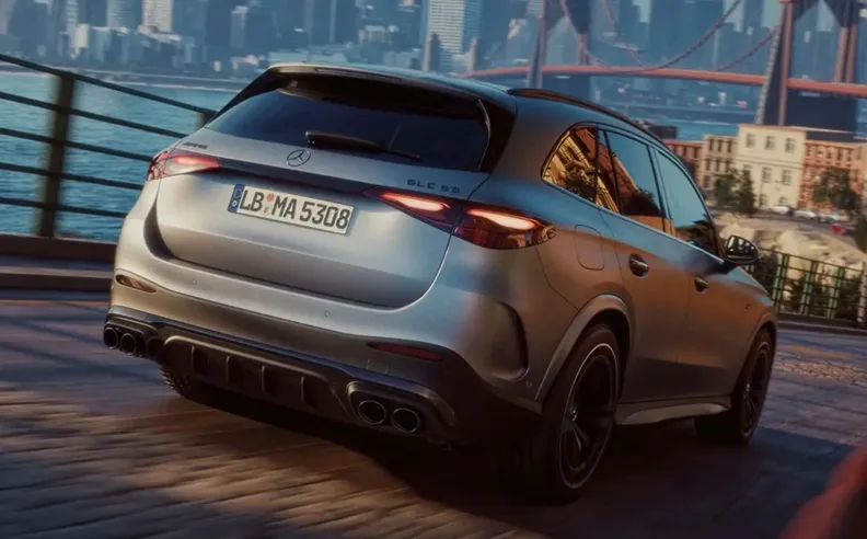 الأداء الميداني: تسارع خاطف وصوت ناري