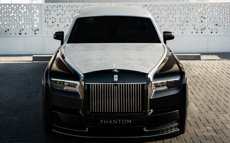 رولز رويس فانتوم أرابيسك: تحفة فنية تخطّ بالليزر فصلاً جديداً في تاريخ الفخامة