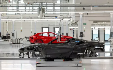 فيراري تكافئ موظفيها بـ 18 ألف دولار: عبقرية الربح من الندرة ودروس في الولاء المؤسسي