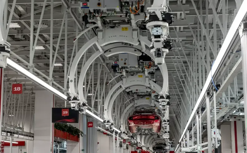 لوسي: حقبة جديدة بقيادة جوني آيف