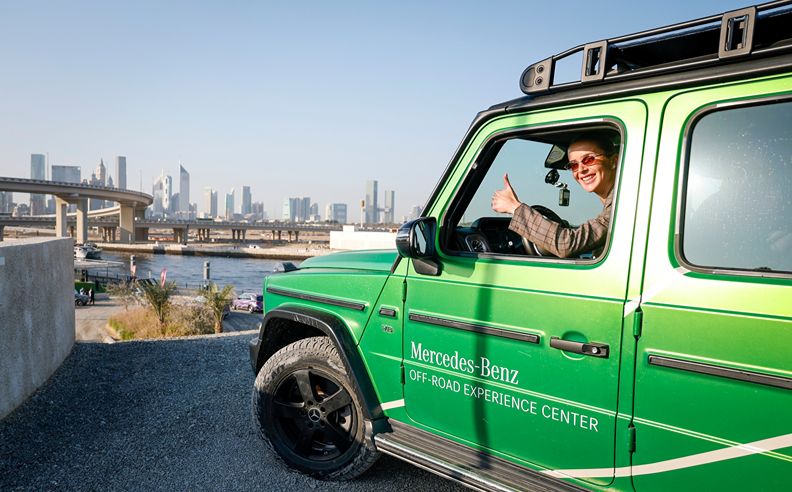 قبل عودتها إلى ملاعب دبي… سفيتولينا تختبر القيادة على الطرق الوعرة خلف مقود مرسيدس-بنز