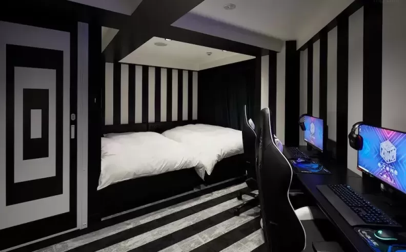 The Gaming Atmosphere of e-Zone