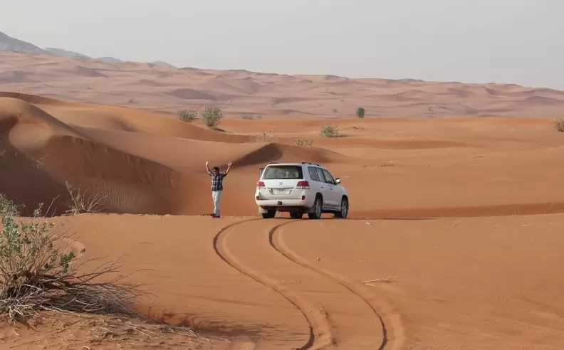 الشارقة: مغامرة بين الصخور والرمال