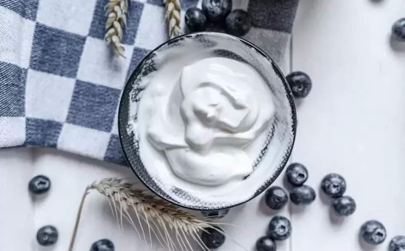 الزبادي اليوناني: لدعم التعافي والنمو