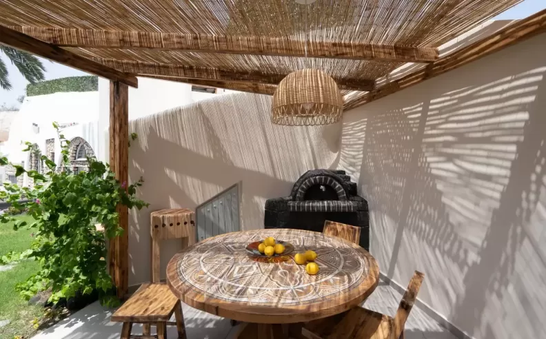  Black Eye Villa: Elegance and Spaciousness in Central Santorini