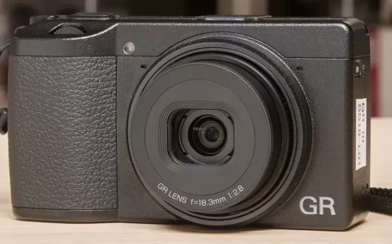 RICOH GR III: خيار مثالي لمحبي البساطة والتنقل