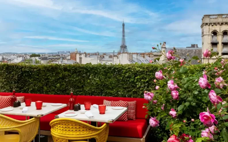 Le Tout: Overlooking View of the Seine