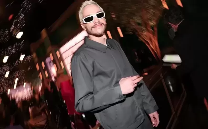بيت ديفيدسون يضرب بقوة في موسم الكوميديا