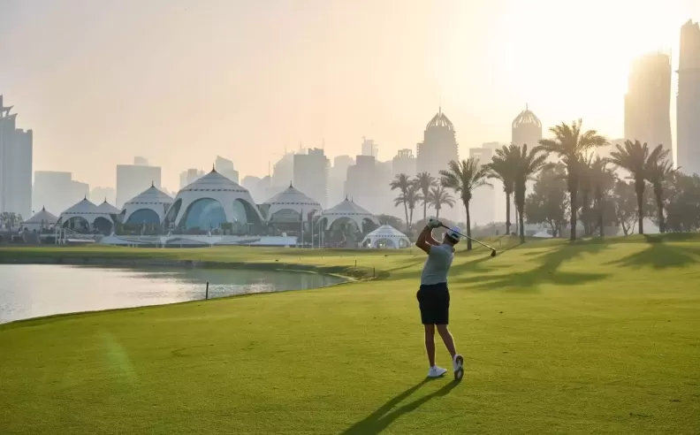 دليلك إلى أجمل ملاعب الجولف في الإمارات لعشاق الفخامة والتحدي في الهواء الطلق