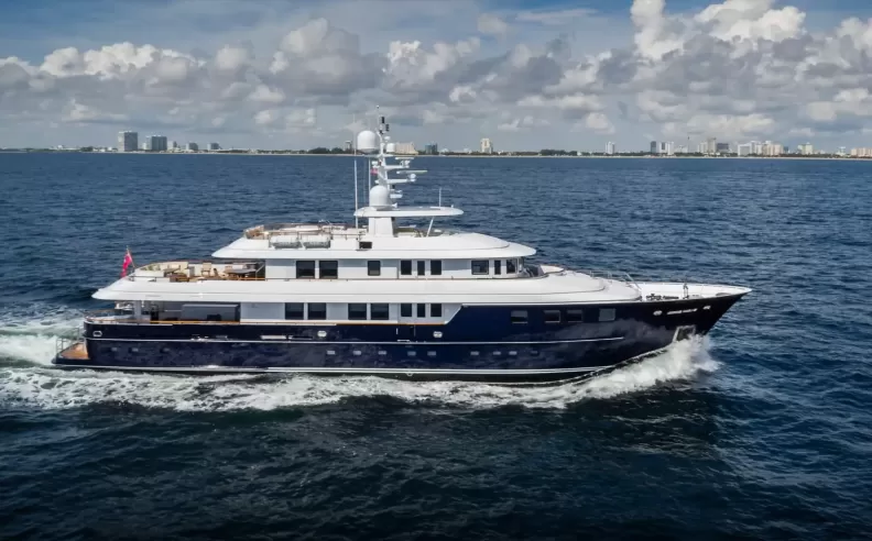 اكتشف ألاسكا على متن Ocean Seven: تجربة فاخرة في قلب البرية