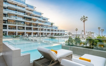 Suite Dreams and Poolside Beats: Your Ultimate Summer Escape at FIVE LUXE JBR
