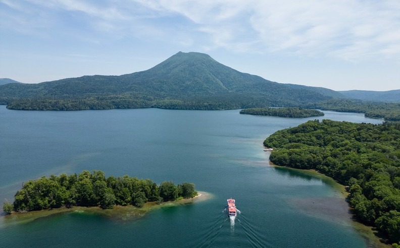 بحيرة أكان: الطبيعة والتقاليد وثقافة الأينو