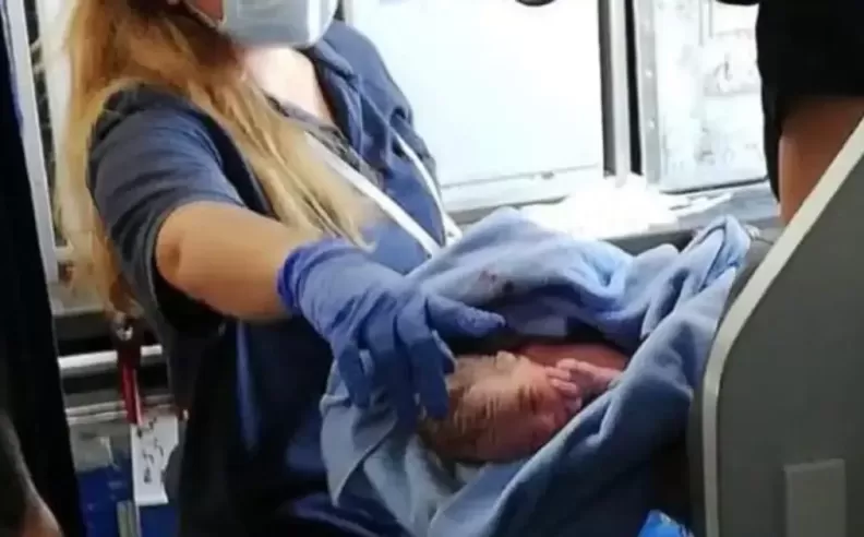 ولادة مفاجئة بين السحاب