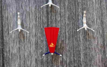 Superman Dives Into Dubai Mall