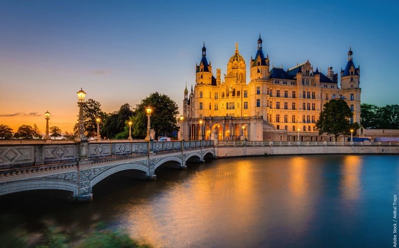 من جبال الألب إلى بحيرة كونيغسِه: رحلة بين الأسطورة والطبيعة