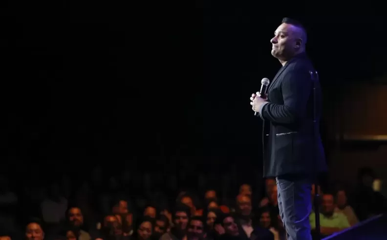 New Tour, New Material, Same Peters Magic