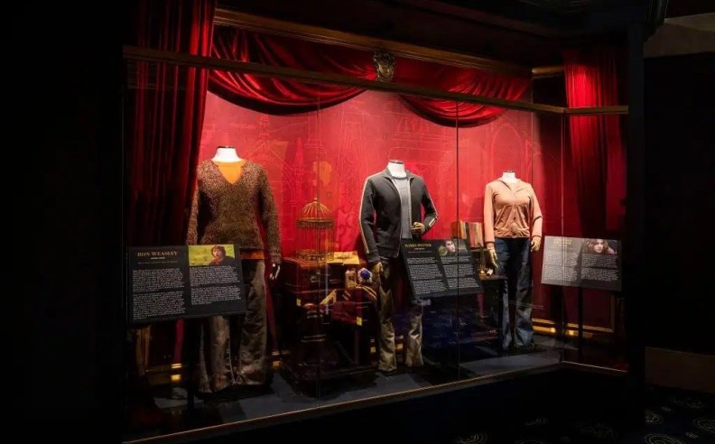 افتتاح معرض Harry Potter™: The Exhibition رسميًا في منارة السعديات