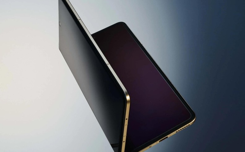 The Smarter AI Foldable