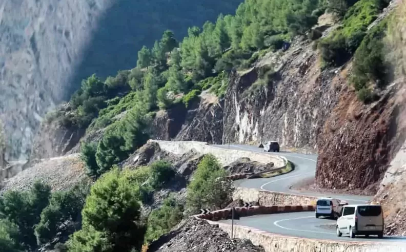 عبور جبال الاطلس العالية