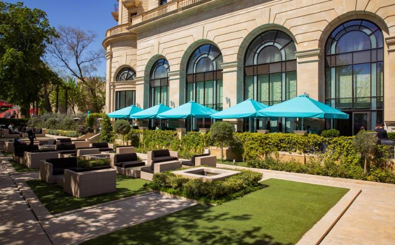 حفلات ما بعد السباق في بار بنتلي