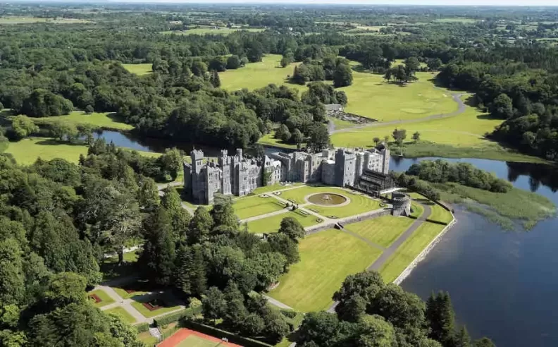 قلعة Ashford الإيرلندية: رحلة فاخرة داخل أسطورة عمرها 800 عام
