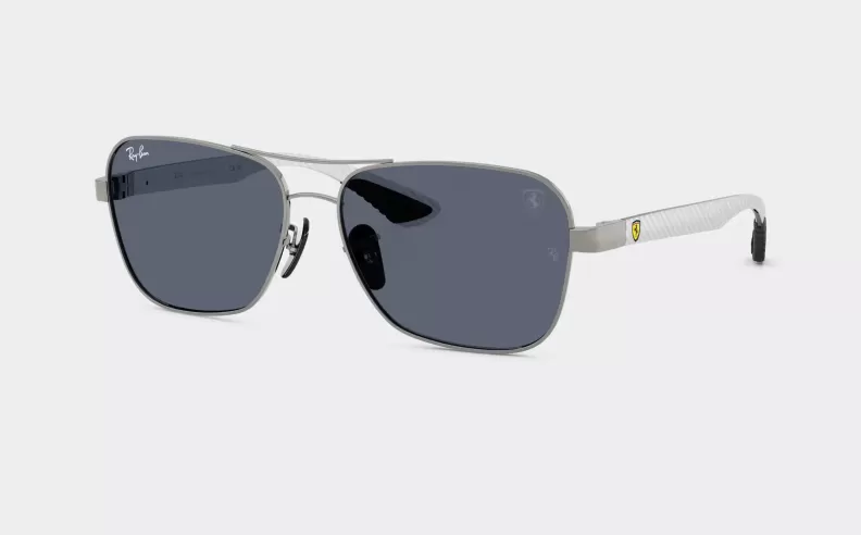 تصميم Gunmetal مع لمسة رياضية