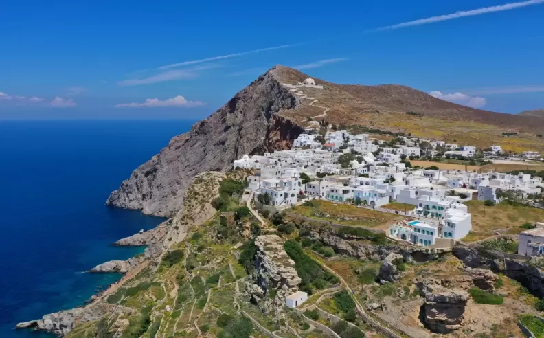 فوليغاندروس: البساطة والأصالة