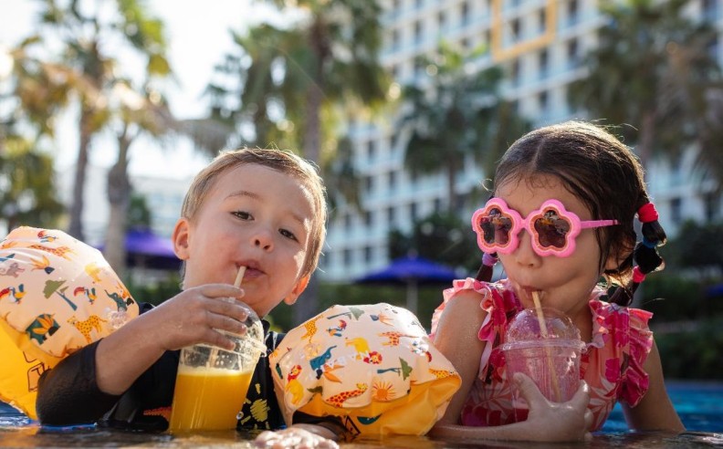 عروض سلال الهدايا وتجارب السبا في منتجع سينتارا ميراج بيتش دبي