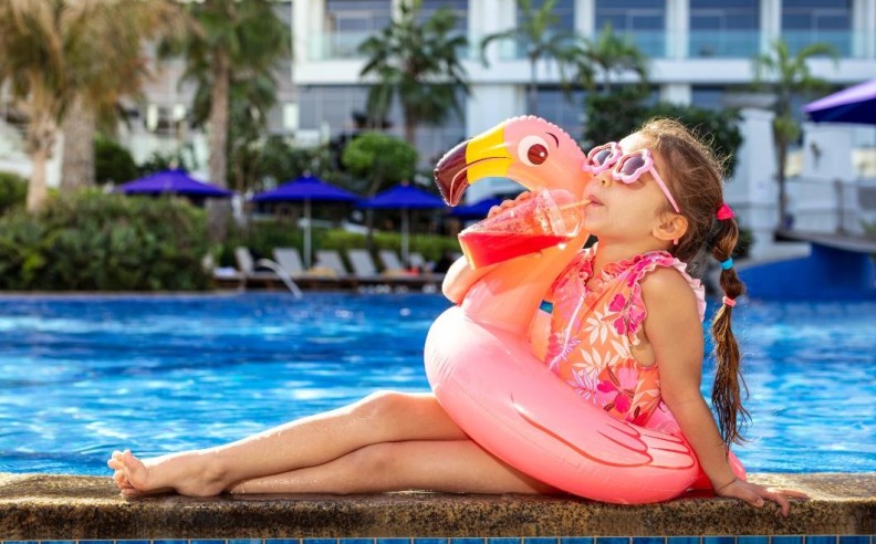 فعاليات احتفالية موسم الأعياد في منتجع سينتارا ميراج بيتش دبي