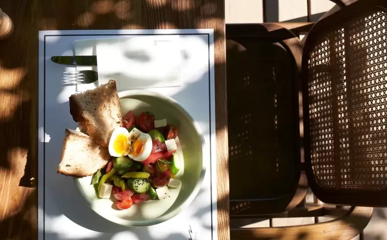 المطعم والنكهات المميزة